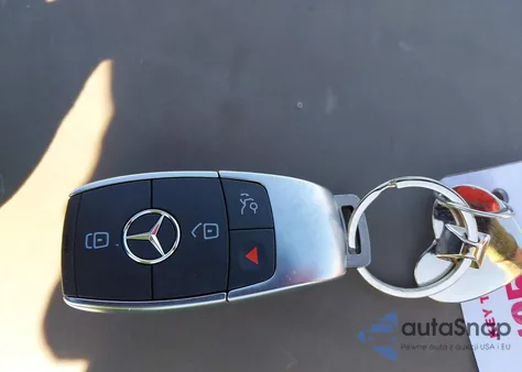 2025 Mercedes-Benz Gla 250 4Matic z USA, uszkodzony, nr VIN W1N4N4GB4SJ669962